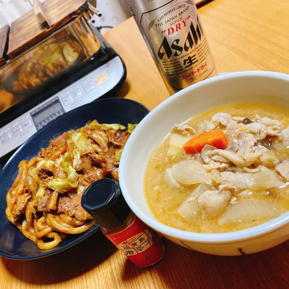 Snapdishの料理写真:おでん🍢
味噌焼うどん
豚汁🐷|naoさん