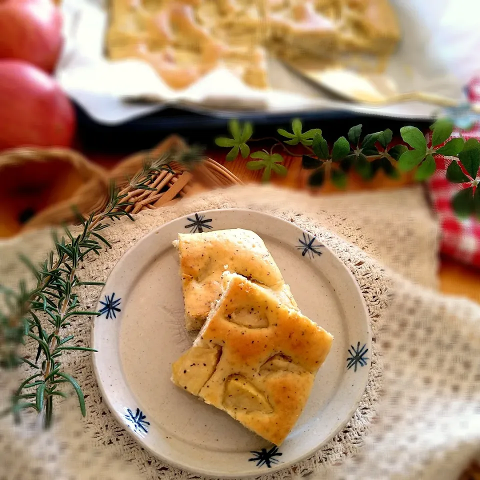 Snapdishの料理写真:chieko ♪さんの料理 紅茶とりんごのケーキ🍎|とまと🍅さん