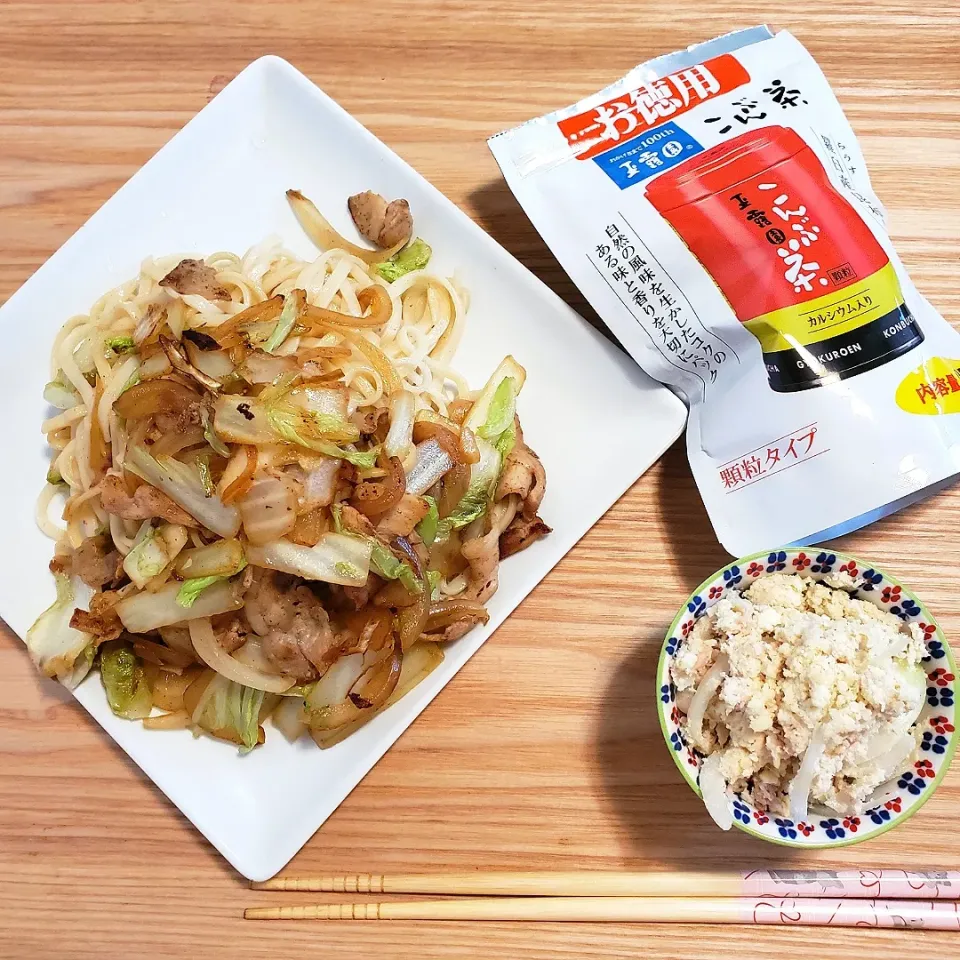 こんぶ茶で味付けした焼きうどんとおからのサラダ❤️|Maho Sanoさん