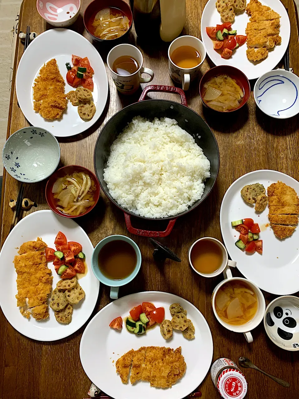 Snapdishの料理写真:チキンカツ・蓮根の青さ揚げ・トマト、胡瓜サラダ・味噌汁・ご飯|ちびろ菌さん