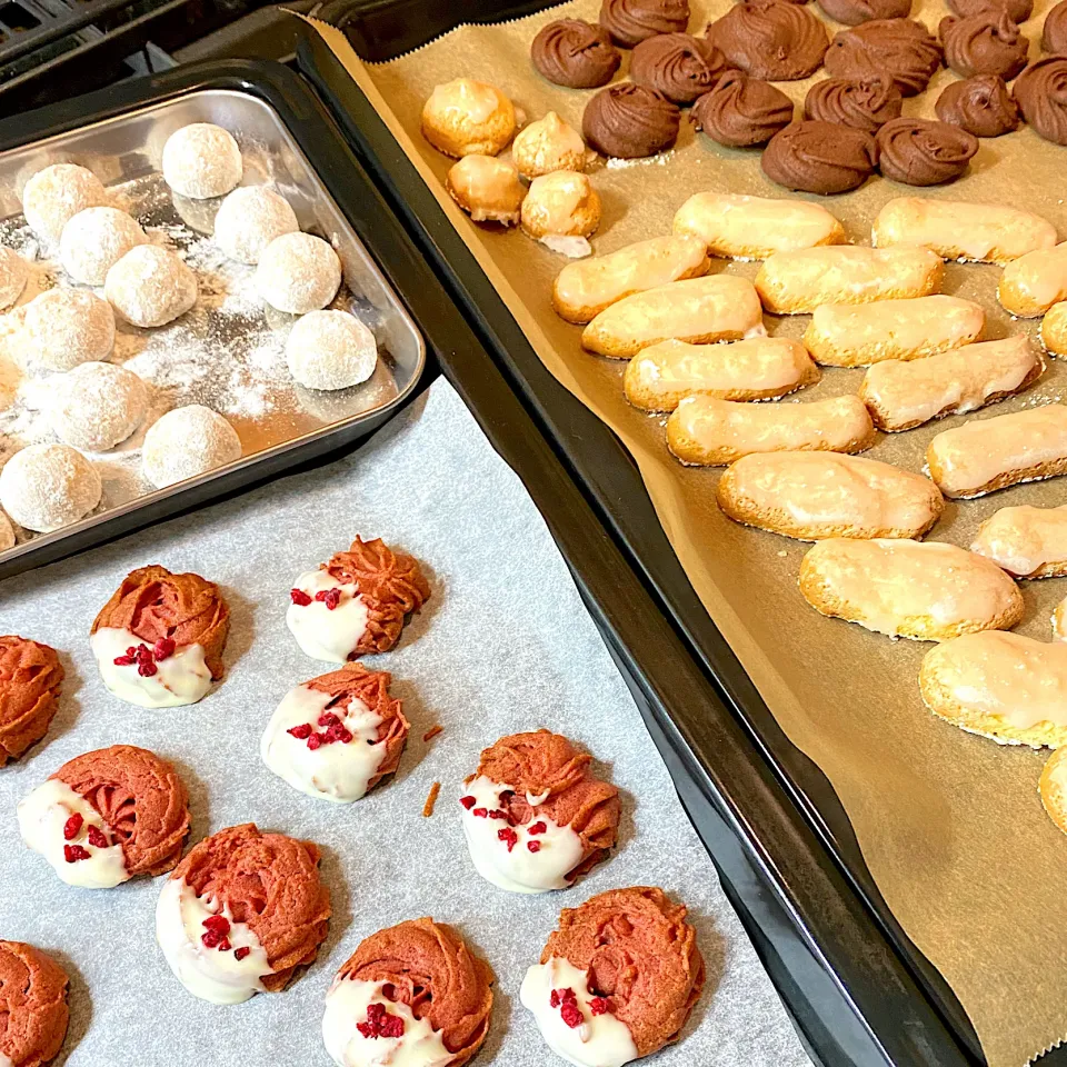 Snapdishの料理写真:クッキー缶作り中🍪|ぽーろさん