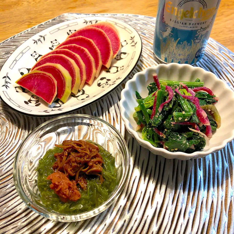 #vegan 
めかぶ　紅芯大根とほうれん草のナムル
紅芯大根の糠漬け|makiko_aさん