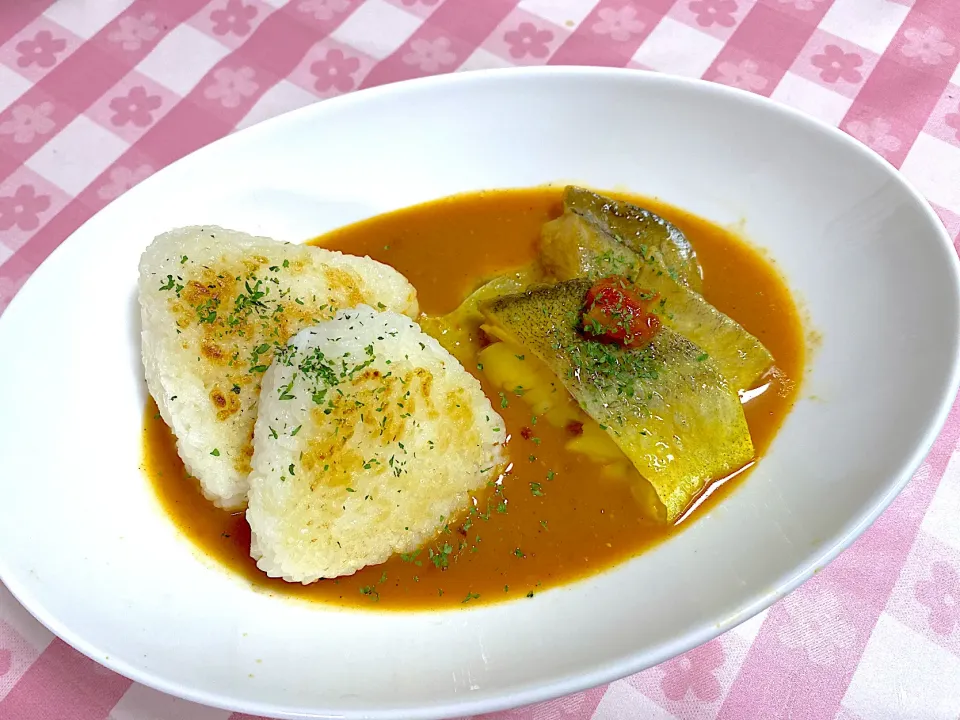 フィッシュカレー、焼きおにぎり|にゃんこさん