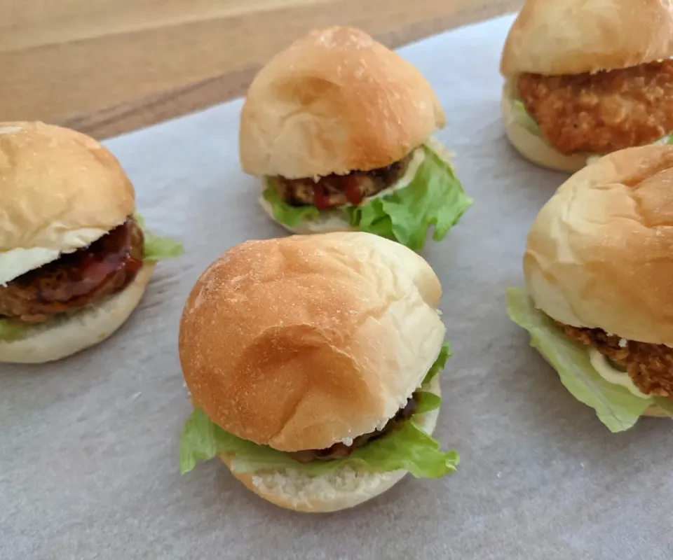 ミニハンバーガー&チキンフィレサンド🍔|しほさん