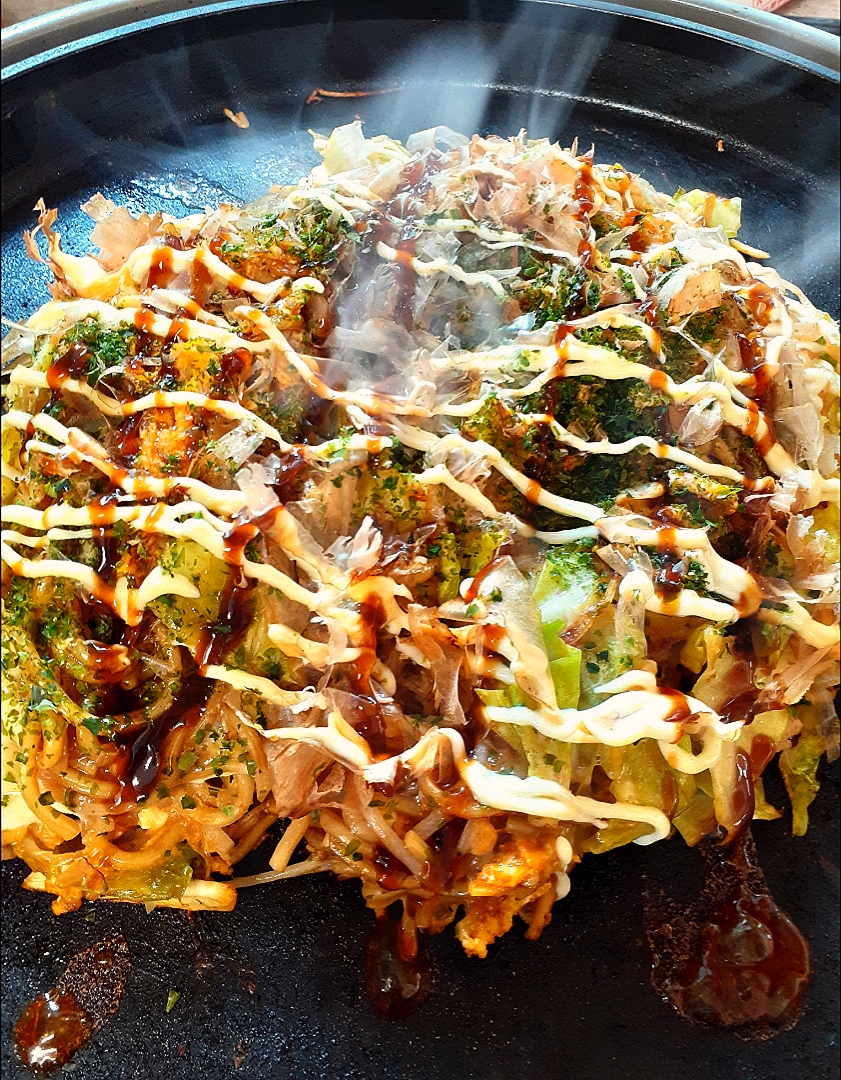 せち焼き(焼きそばを卵でとじた地元飯)
見た目悪いから美味しいの？？ですよね🤣
