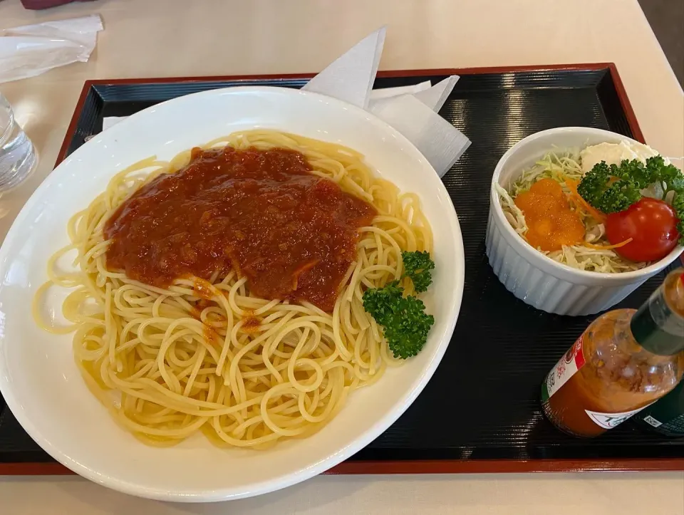 Snapdishの料理写真:水族館のレストランキッチン台所のミートスパセット|Morito Kamiyaさん