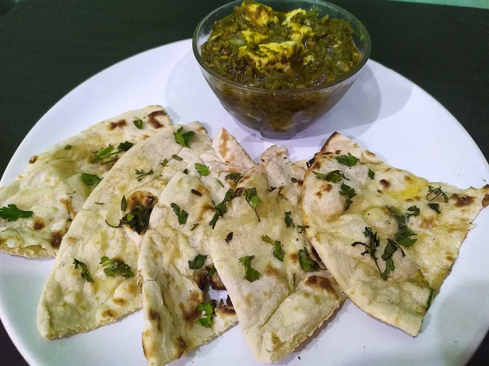 Snapdishの料理写真:paneer with tandoori roti|komalさん