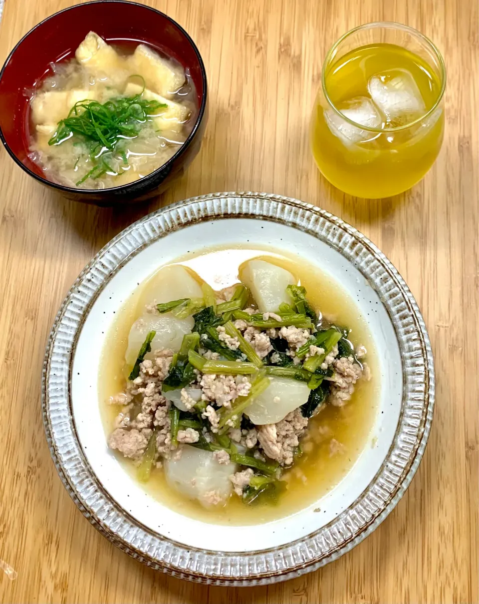 かぶと鶏ひき肉の煮物　玉ねぎと油揚げの味噌汁|ROSE & ROSEさん