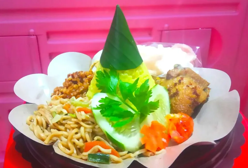 Snapdishの料理写真:mini tumpeng|Bodro Bhekenovicさん