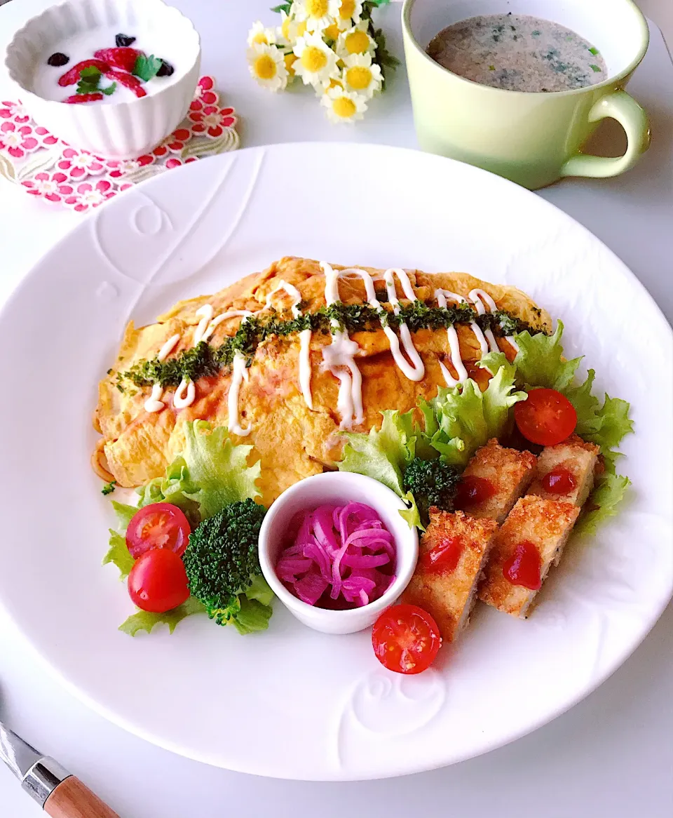 Snapdishの料理写真:夫の朝ごはん《オム焼きそば》|ちゃべさん