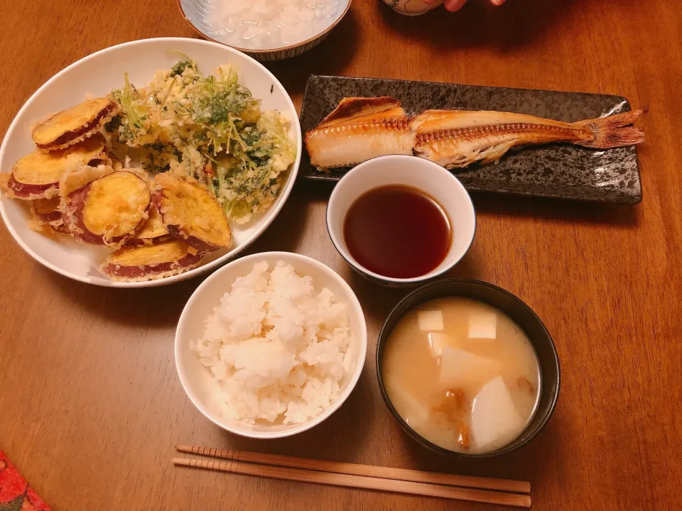 Snapdishの料理写真:ほっけと天ぷら定食|薫子さん