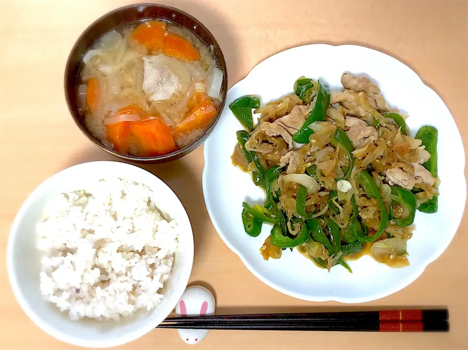 豚肉の生姜炒めと豚汁🐽🐽💕|ミキさん