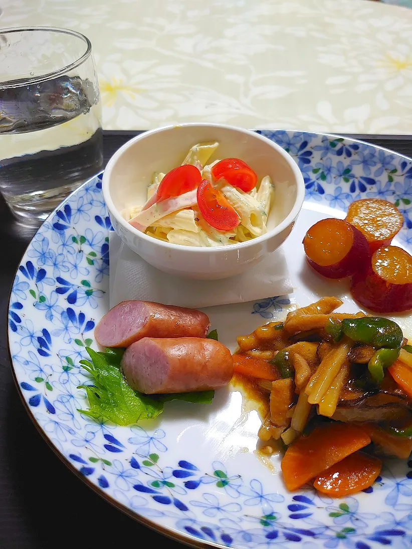 今日のおつまみは？

チンジャオロース
マカロニサラダ
さつまいもの甘煮|🍒ふみりん🍒さん