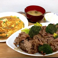 Snapdishの料理写真:牛肉とブロッコリーのオイスター炒め|tripleSさん