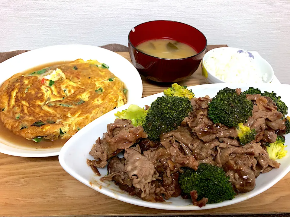 Snapdishの料理写真:牛肉とブロッコリーのオイスター炒め|tripleSさん