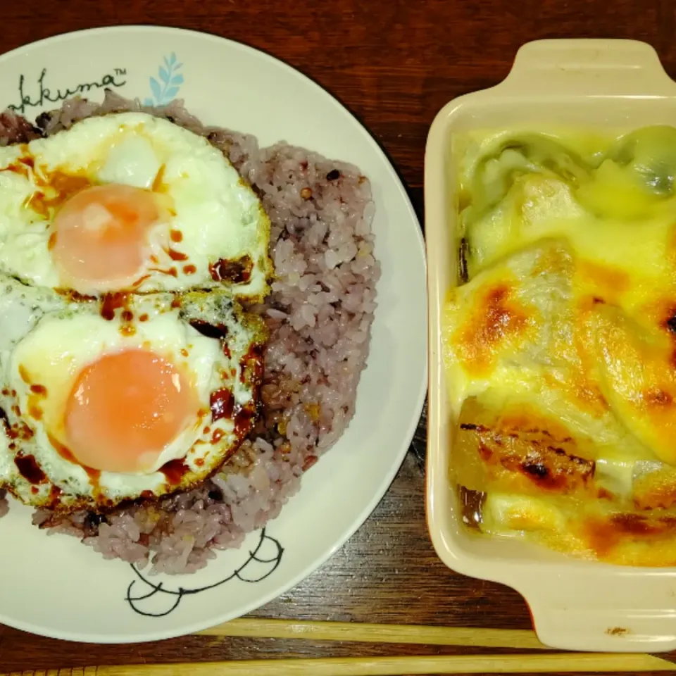 目玉焼き丼と煮物のチーズ焼|アクちゃんさん