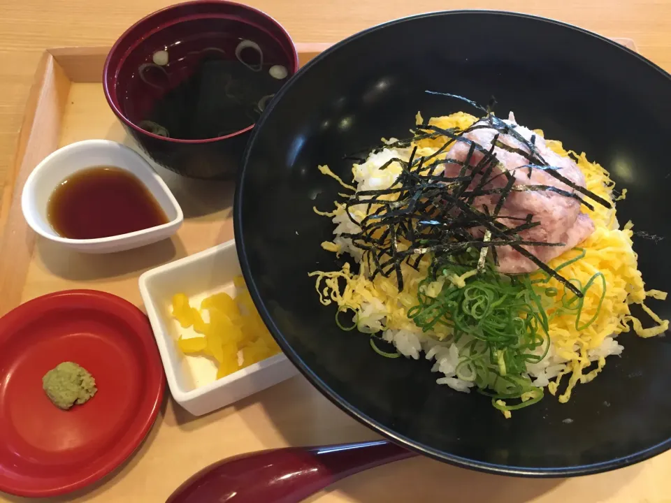 Snapdishの料理写真:本日の賄い ネギトロ丼|ようか✩.*˚さん