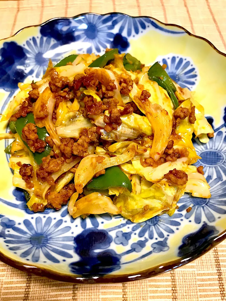 豚ひき肉とキャベツとピーマンの味噌ダレ炒め|マダムさん