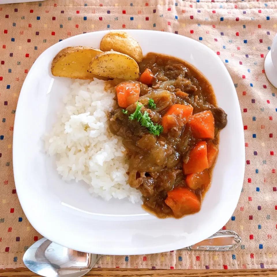 Snapdishの料理写真:ハヤシライス🍛🥄onポテト♪♪|mayuさん