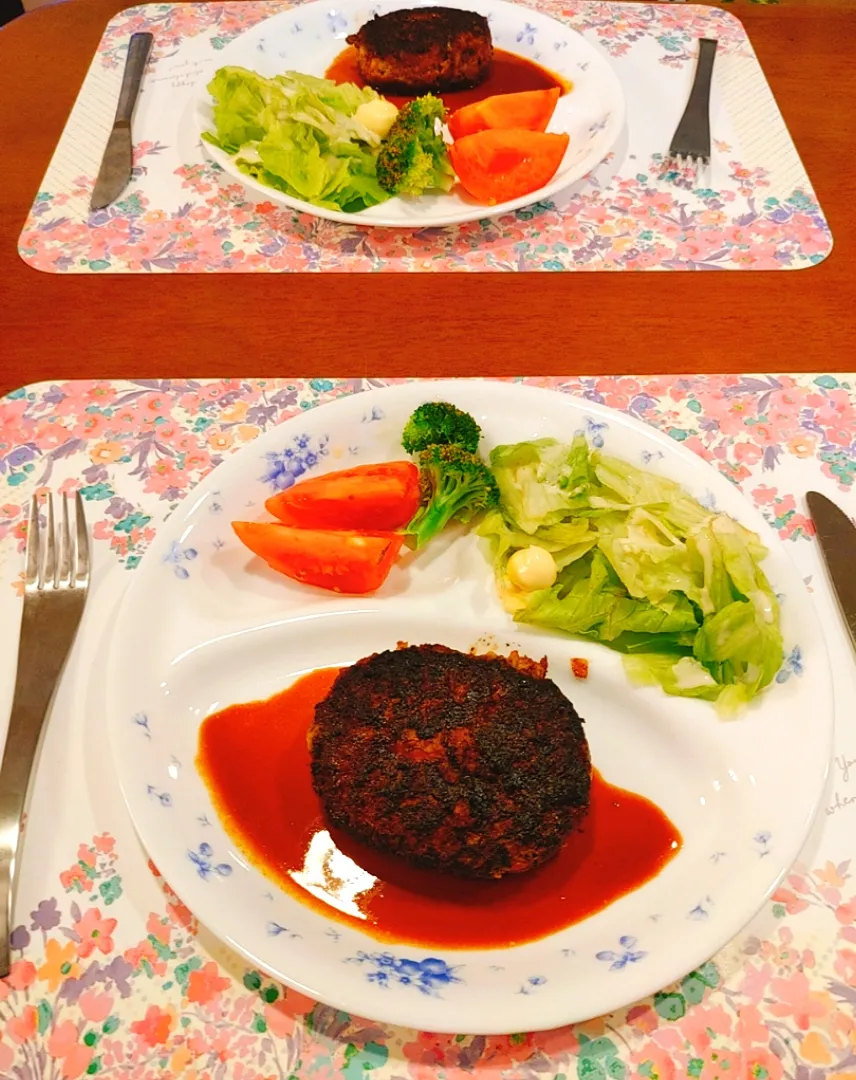 今日は豆腐ハンバーグ★
シンプルな盛り付け。お手製デミグラスソースをかけていただきます(^^)♡|yuriさん