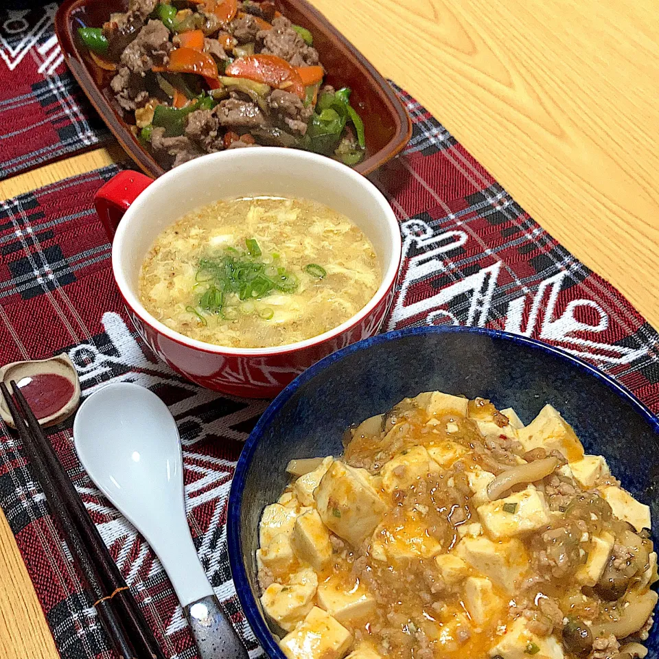 きのこ麻婆豆腐丼、卵の中華スープ、牛と野菜のナッツ炒め|ツインうさぎさん