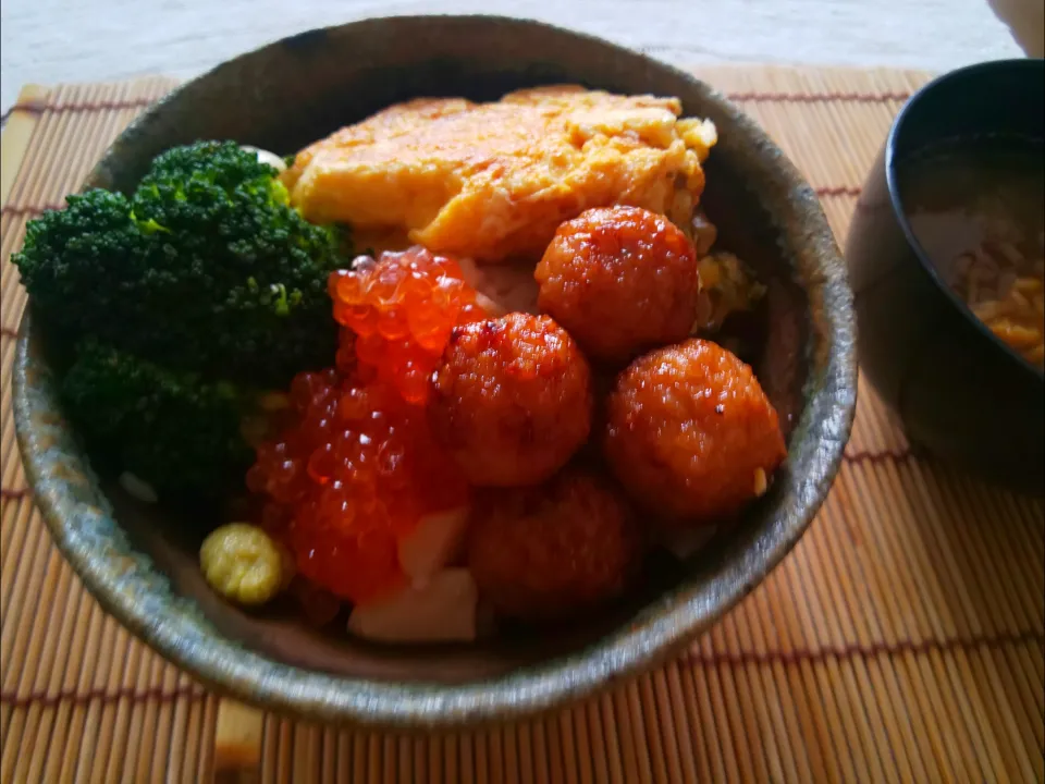 Snapdishの料理写真:筍ごはんの素でおこわの朝丼|miyuki🌱さん