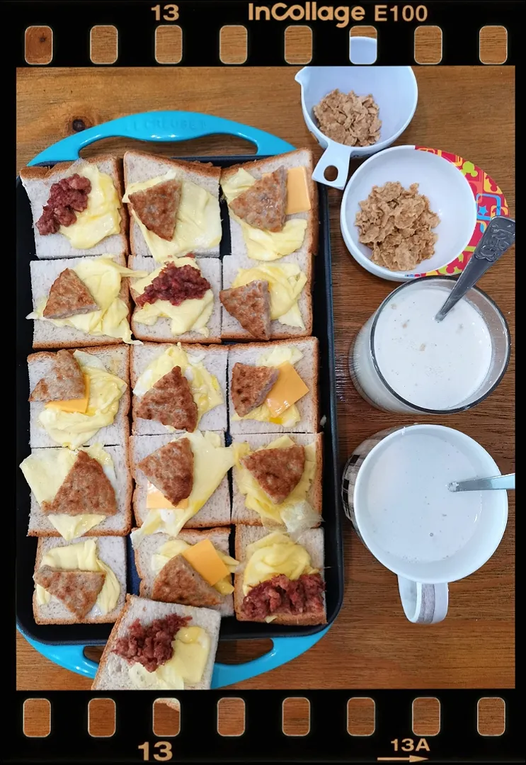 Little Toast with egg and pork loin
Milk with cereal|Kalie Hoさん