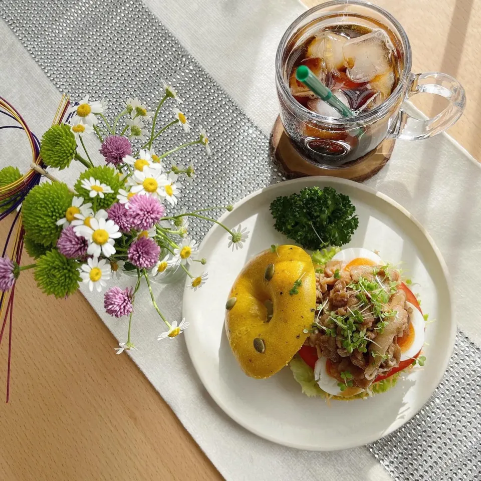 1/13❤︎豚ロース焼肉&半熟たまごベーグルサンド🥯お弁当残り物で…🌱|Makinsさん