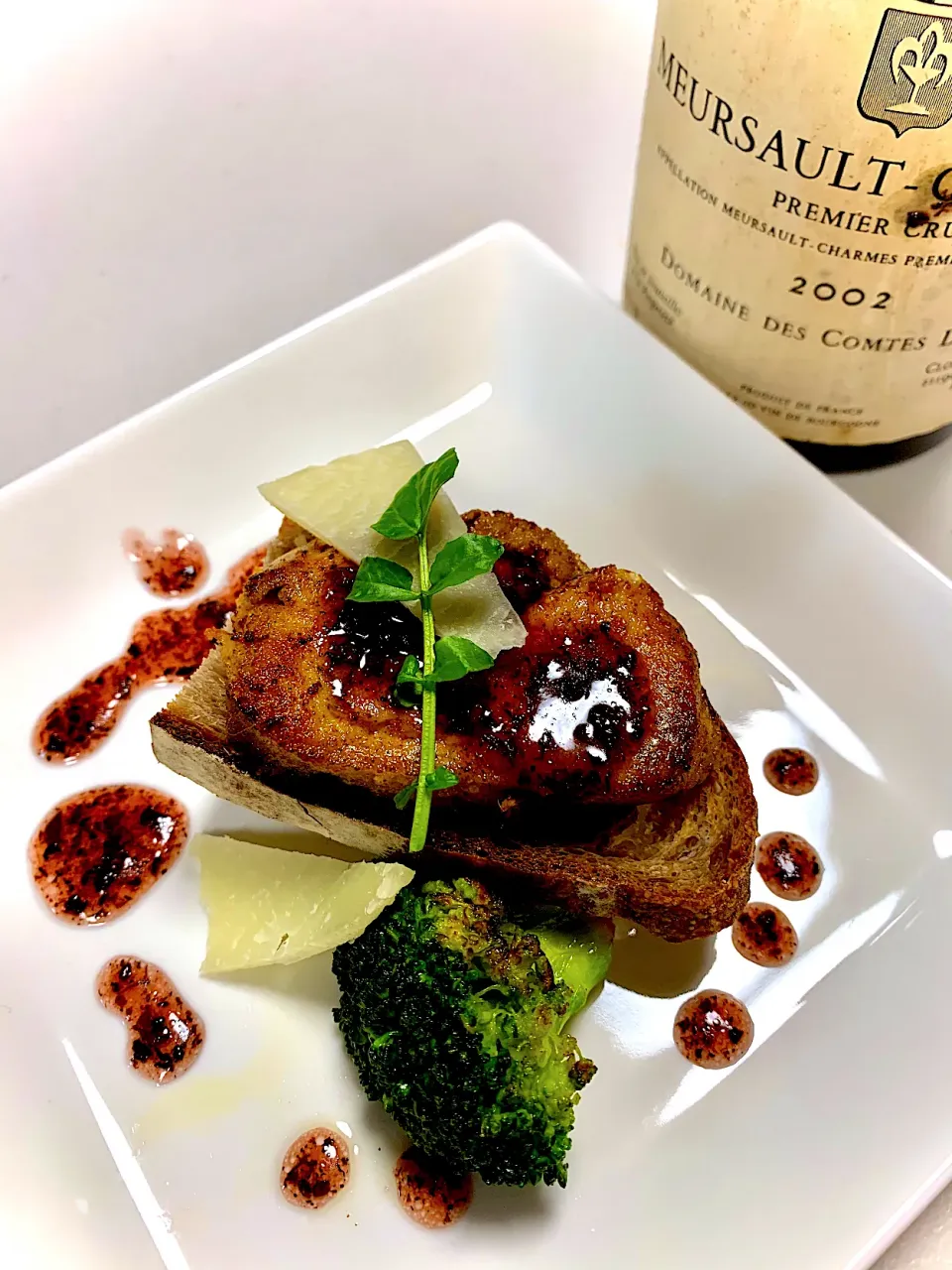 Escalope de foie gras poêlée sauce Périgueux (Pan-fried foie gras escalope w/ truffle sauce)|gonbenさん