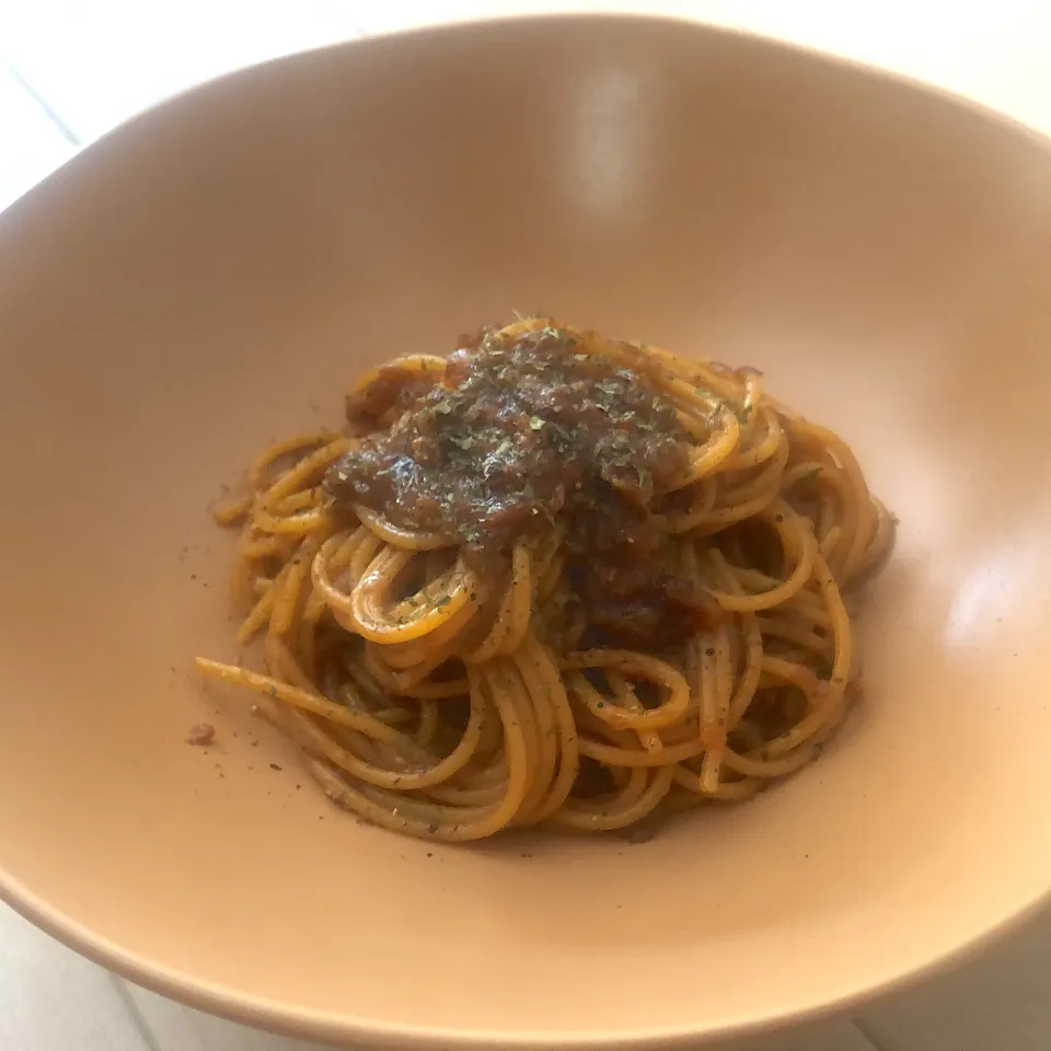 飴色玉ねぎパスタ🍝|サラ飯キャンパーさん