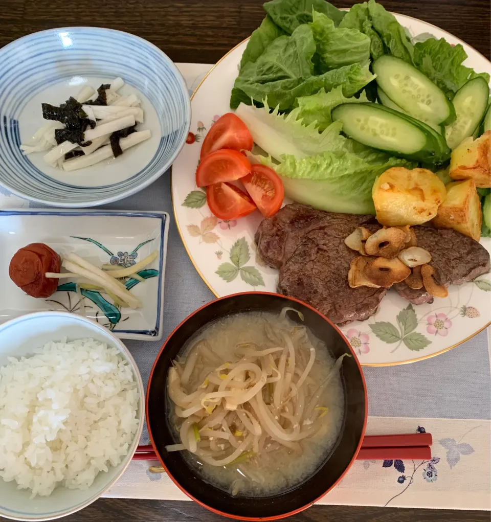 旦那さんのお土産のお肉で、お一人様ランチ❣️|tamemitiさん