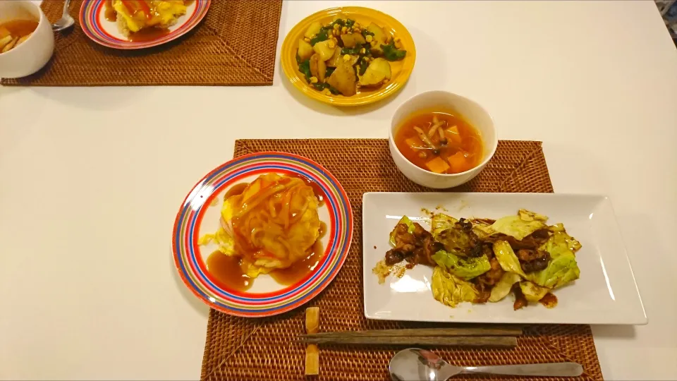 今日の夕食 天津飯、回鍋肉、高野豆腐のキムチスープ、じゃがいものオイスターソース炒め|pinknari🐰🌈さん