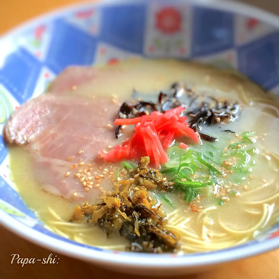 自家製豚骨スープで博多ラーメン|パパ氏さん