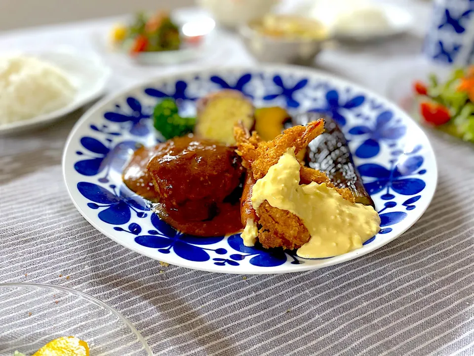 ハンバーグと海老フライディナー🍽|ゆかりさん