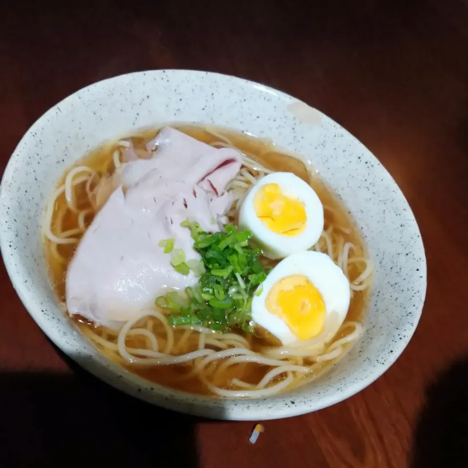 Snapdishの料理写真:シンプルラーメン|yukaさん