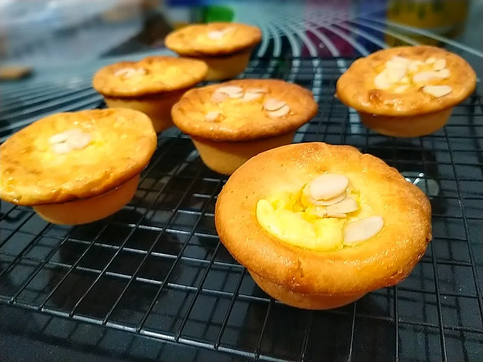 Cream Cheese Muffins with Almond slices|August Jasmineさん