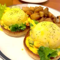 Snapdishの料理写真:Eggs'n Thingsでエッグベネディクト|LeBさん