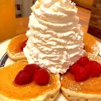 Snapdishの料理写真:Eggs'n Thingsでパンケーキ|LeBさん