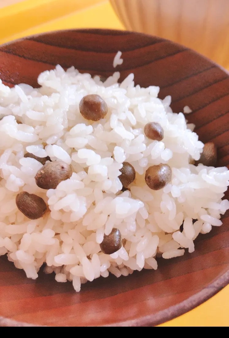 Snapdishの料理写真:今日の昼は、ムカゴご飯🍚ときつねうどん😊|海斗さん