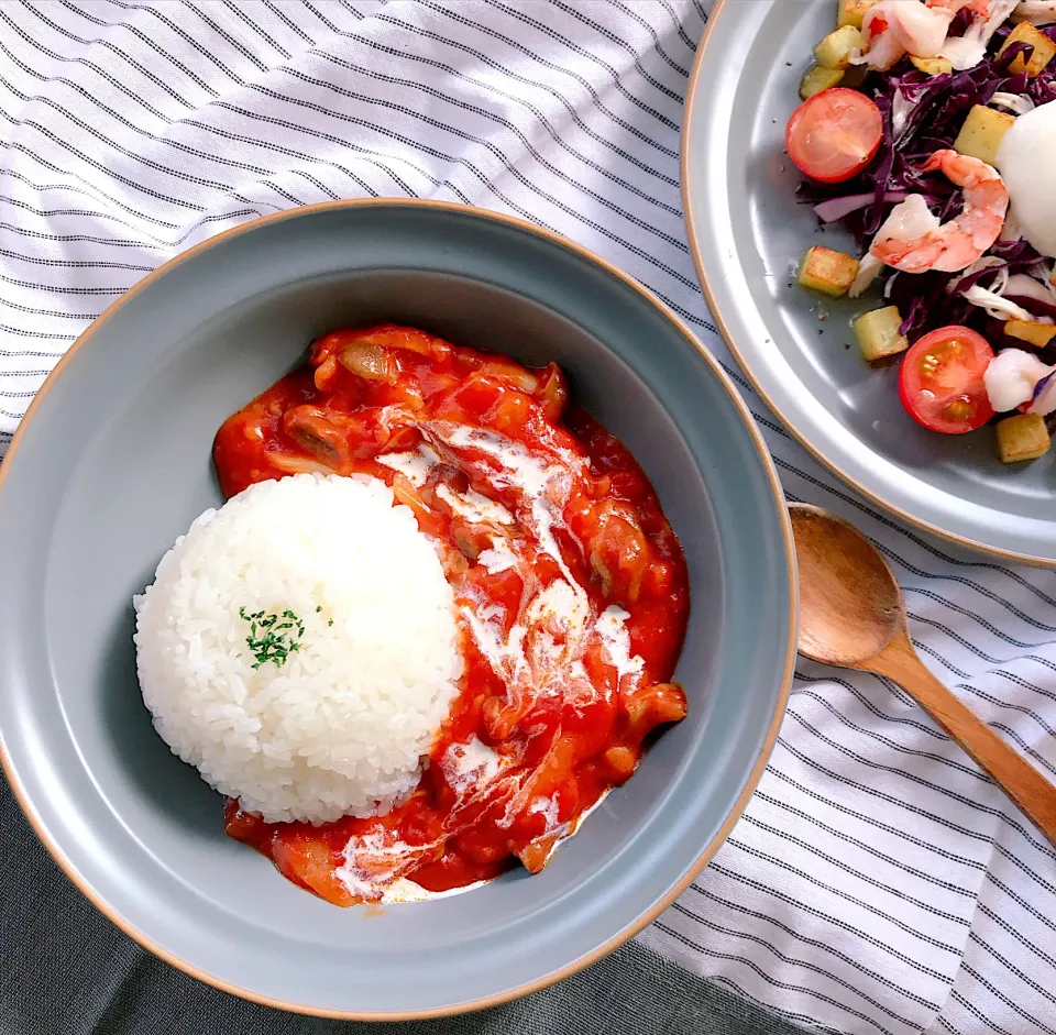 Snapdishの料理写真:🍅トマトたっぷり牛すじハヤシ🍅🍽|めぐぐさん