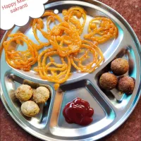 Snapdishの料理写真:Jalebi and lilva ni kachori and rice petice ❤️❤️❤️❤️|chakuさん