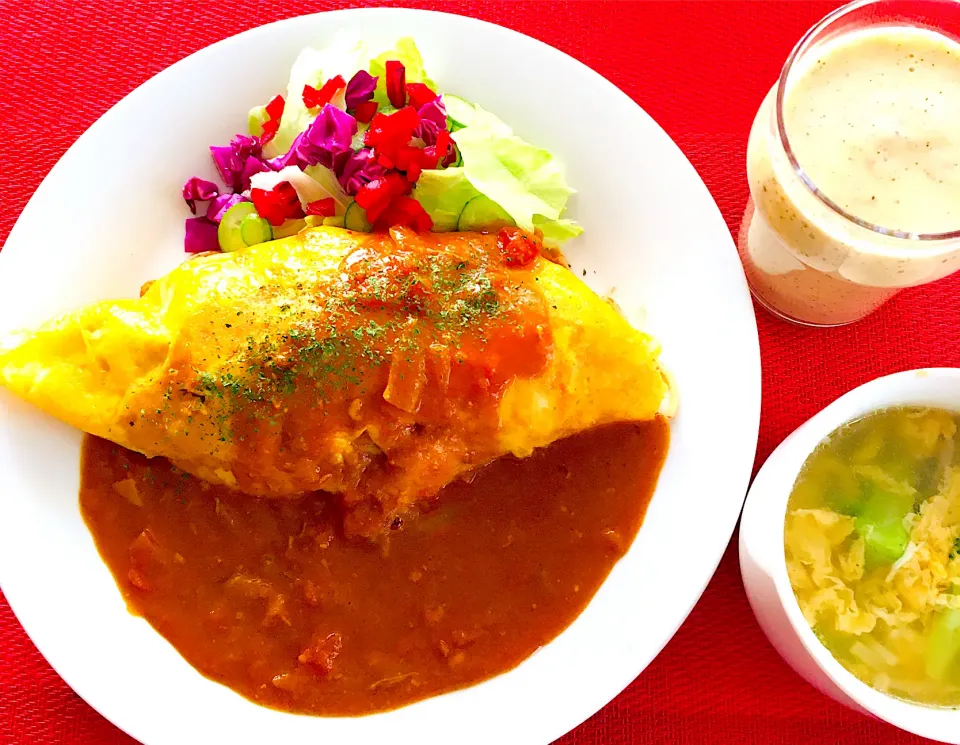 Snapdishの料理写真:163日目の朝カレー😋💖オムスパカレー🍛薬膳チキンスープ😋元気な高齢者の元気スムージー笑笑💪|HAMI69さん