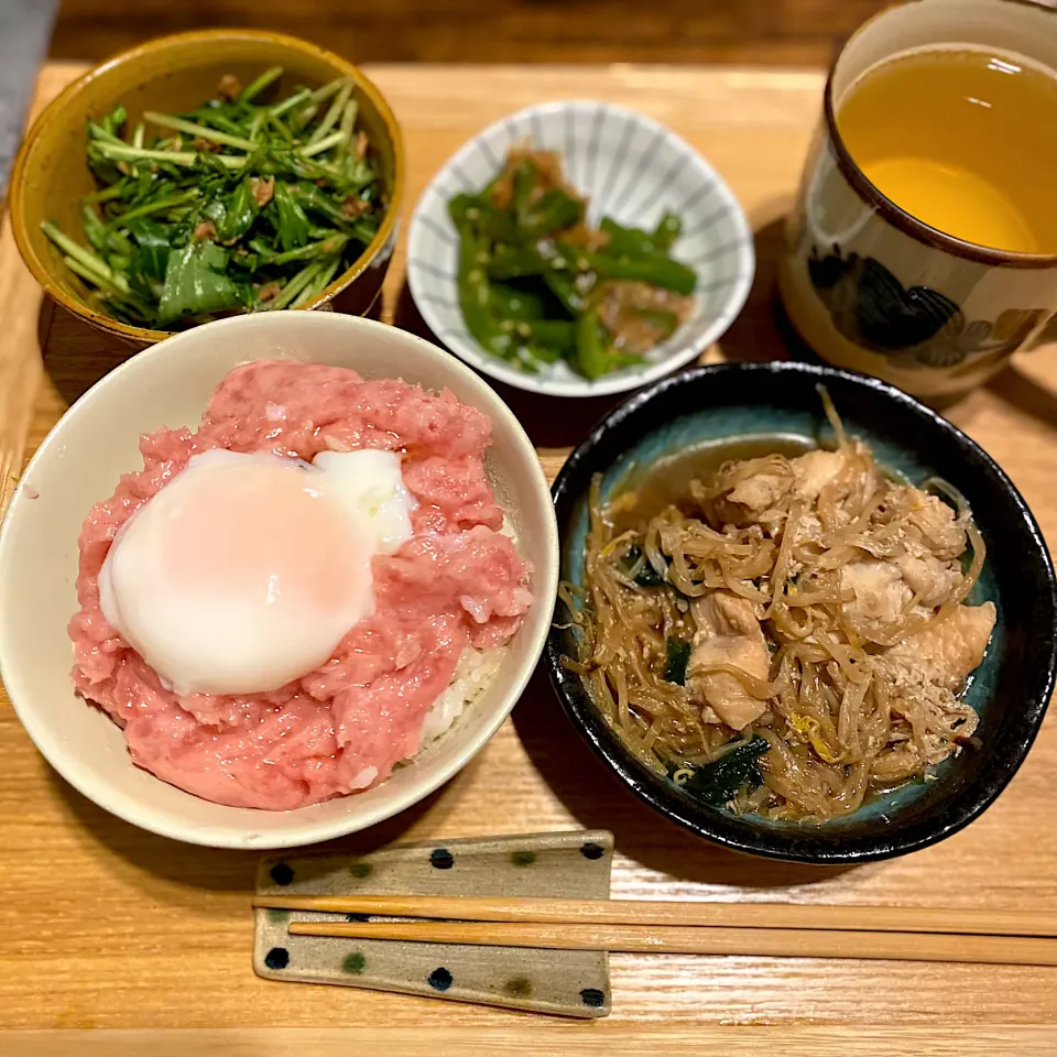 ネギトロ丼、鶏むねの香り胡麻油蒸し|なつこさん