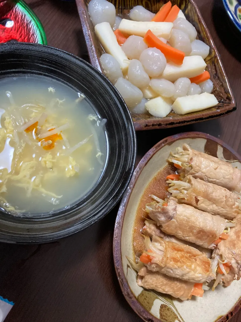 Snapdishの料理写真:1月14日晩ご飯。肉巻き野菜、長芋とこんにゃく煮、納豆豆腐、中華スープ。|あやさん