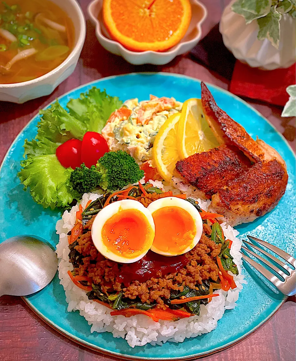 挽き肉でビビンバ風丼と手羽先の漬け焼きプレート(*´∨`*)|AXさん