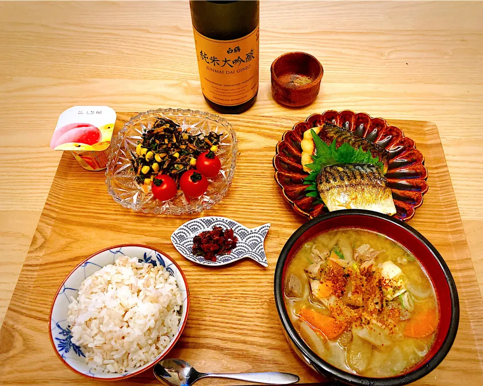 今日の晩ご飯　豚汁　鯖の塩焼き　ひじきとツナのサラダ　刻み柴漬け|ふわ猫はなちゃんさん