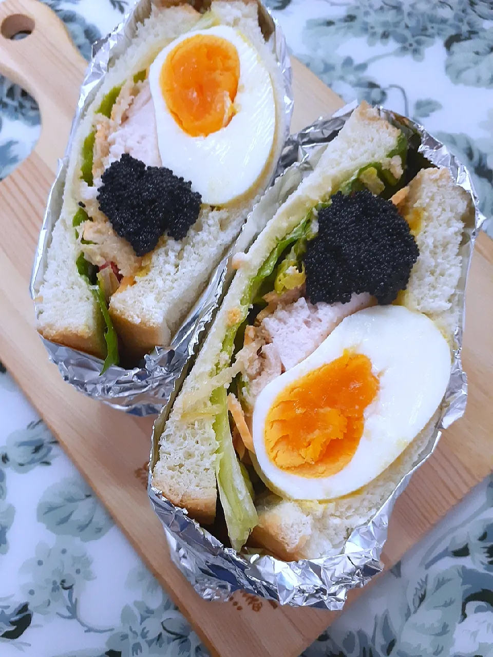 Snapdishの料理写真:🔷今日のlunchは🐣半熟玉子のわんぱく🥪サンド🍞🔷|@きなこさん