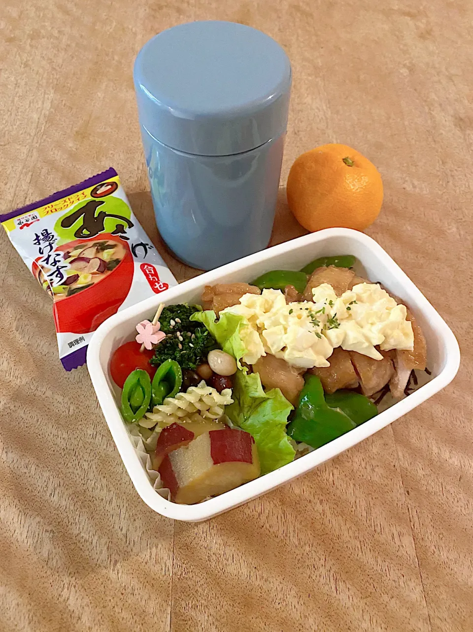 Snapdishの料理写真:照りたまチキンのお弁当|Sakikoさん