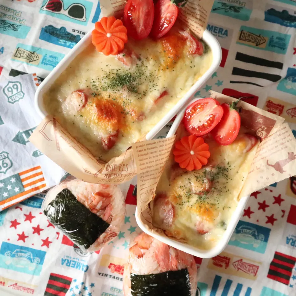 中学生男子年子弁当🍱シチューの残りでパスタグラタンと鮭むすび🍙|なかじー。さん