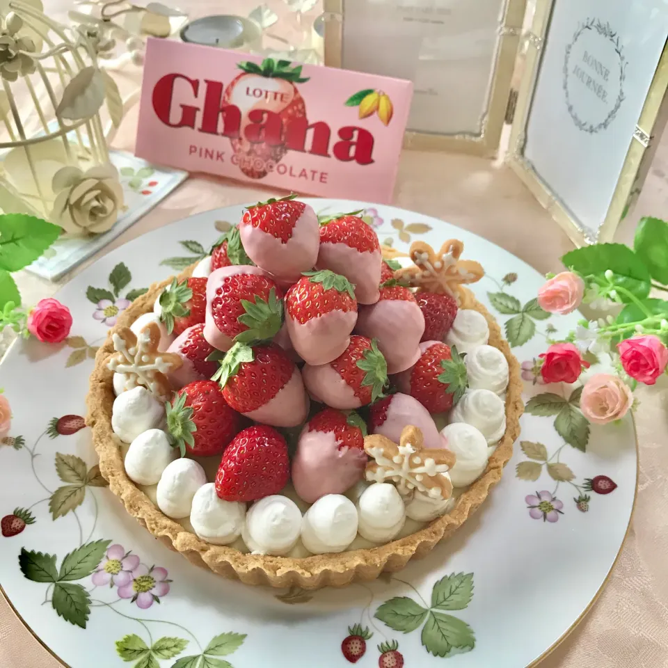 ストロベリー苺ちょこ盛り盛りのホワイト生チョコタルト✨🍓🍓🍓🍓🥧|エンジェルさん